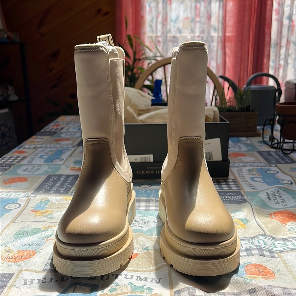 NIB Scotch & Soda Aubri Cream Leather Heeled Boots with Platform Design Size 9